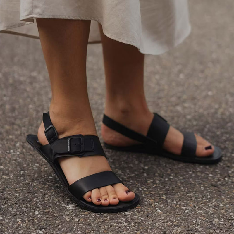 groundies_kos_zami_woman_barefoot_sandal